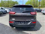 Used 2017 Jeep Cherokee Latitude image 5
