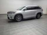Used 2017 Toyota Highlander XLE image 2