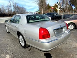 Used 2004 Lincoln Town Car Signature image 5