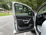 Used 2018 Nissan Titan SV image 6
