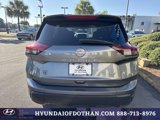 Used 2024 Nissan Rogue SV image 3
