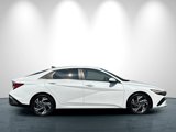 Used 2024 Hyundai Elantra SEL w/ Convenience Package image 3
