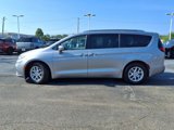 Used 2021 Chrysler Pacifica Touring-L image 2