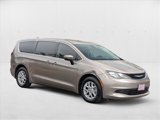 Used 2017 Chrysler Pacifica LX image 3