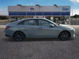 Used 2022 Hyundai Elantra SEL image 2