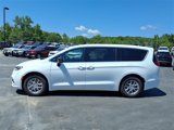 New 2025 Chrysler Pacifica Select image 2