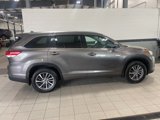 Used 2018 Toyota Highlander XLE image 2