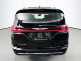Used 2022 Chrysler Pacifica Touring-L image 6