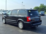 Used 2016 Chrysler Town & Country Touring image 4