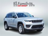 Used 2023 Jeep Grand Cherokee Laredo image 2
