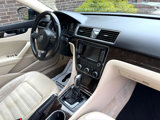 Used 2015 Volkswagen Passat 1.8T SEL Premium image 4