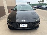Used 2022 Hyundai Elantra SEL w/ Convenience Package image 2