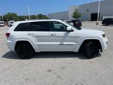 Used 2020 Jeep Grand Cherokee Altitude image 2