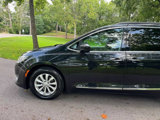 Used 2017 Chrysler Pacifica Touring-L image 3