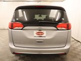 Used 2017 Chrysler Pacifica Touring-L image 5