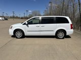 Used 2016 Chrysler Town & Country Touring image 5