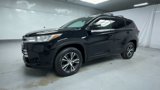 Used 2017 Toyota Highlander LE image 4