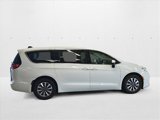 Used 2023 Chrysler Pacifica Touring-L image 4