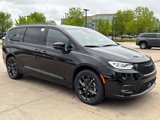 New 2025 Chrysler Pacifica Limited image 3
