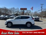 Used 2016 Nissan Rogue SV image 2