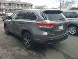 Used 2018 Toyota Highlander LE image 2