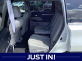 Used 2017 Toyota Highlander Limited image 3