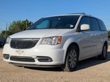 Used 2016 Chrysler Town & Country Touring image 3