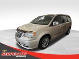 Used 2013 Chrysler Town & Country Touring-L image 3