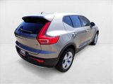 Used 2022 Volvo XC40 T5 Momentum image 4