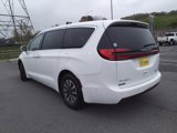 Used 2022 Chrysler Pacifica Touring-L w/ Uconnect Theater Family Group image 4