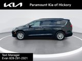 Used 2022 Chrysler Pacifica Touring-L image 5