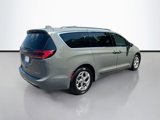 Used 2022 Chrysler Pacifica Limited image 5