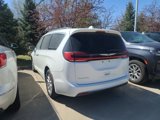 Used 2022 Chrysler Pacifica Touring-L image 3