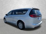 Used 2023 Chrysler Pacifica Touring-L image 6