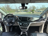 Used 2017 Chrysler Pacifica Touring-L image 4