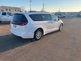 Used 2022 Chrysler Pacifica Touring-L image 4