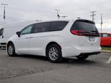New 2025 Chrysler Pacifica Select image 3