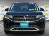 Used 2022 Volkswagen Taos SE w/ Panoramic Sunroof Package image 2