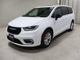 New 2025 Chrysler Pacifica Select image 3