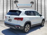 Certified 2022 Volkswagen Taos SE image 4
