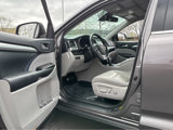 Used 2019 Toyota Highlander XLE image 2