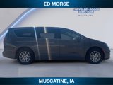 Used 2023 Chrysler Pacifica Touring-L image 6