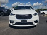 Used 2023 Chrysler Pacifica Touring-L image 3