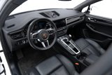 Certified 2020 Porsche Macan image 4