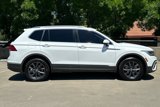 Used 2022 Volkswagen Tiguan SE w/ Panoramic Sunroof Package image 3