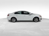 Used 2016 Buick Regal image 2