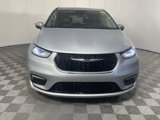 Used 2023 Chrysler Pacifica Touring-L image 2
