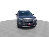 Used 2017 Ford Explorer XLT image 2