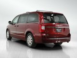 Used 2016 Chrysler Town & Country Touring image 3