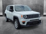 Used 2023 Jeep Renegade Latitude image 3